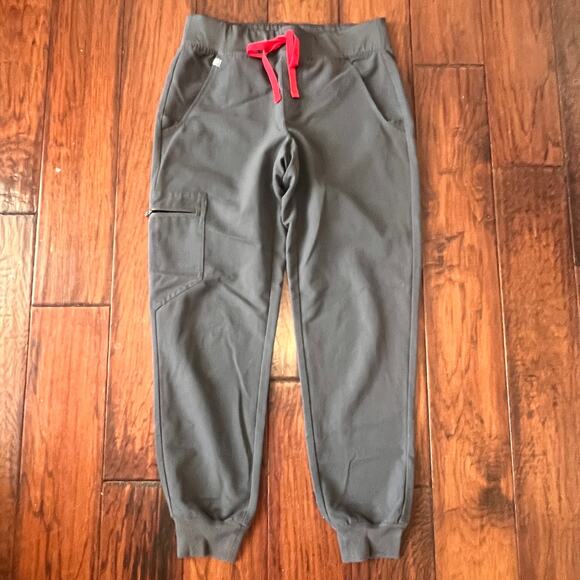 Figs Zamora Jogger XS Petite and Catarina One Pocket Top XS Charcoal Red Tie - Picture 10 of 10